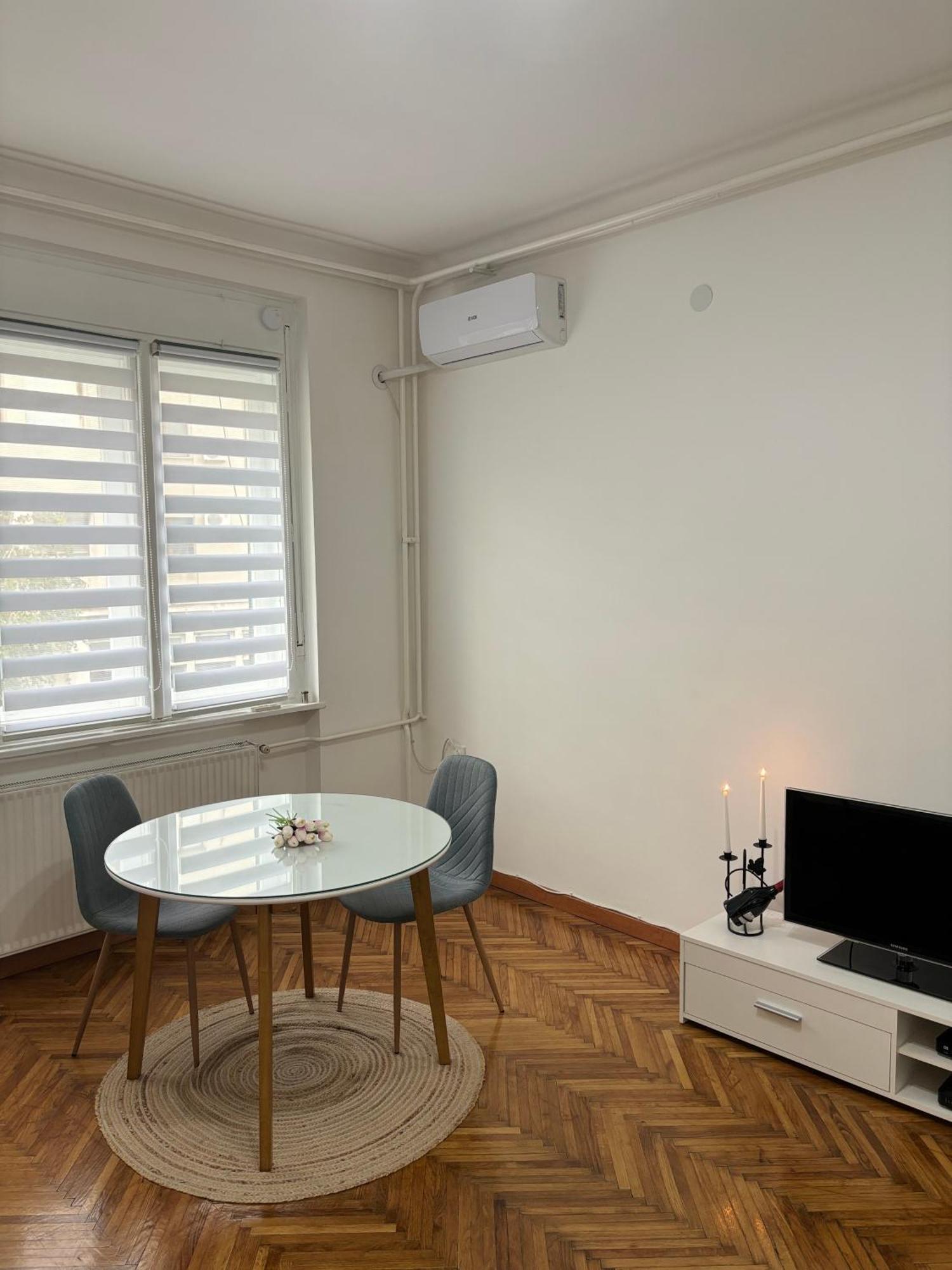 Center Retro Apartment Ниш Екстер'єр фото